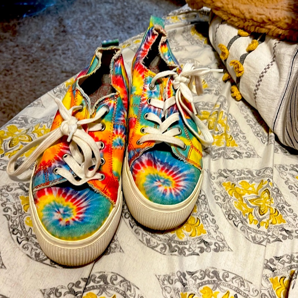 Women’s tie dye shoes